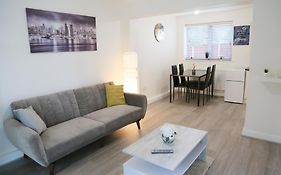 Gorgeous Ground Floor Apartment + Free Parking